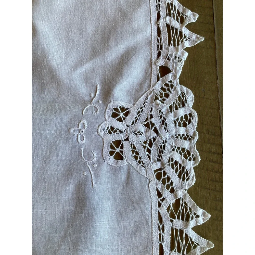 Vintage White Linen Table Runner‎ Hand Crochet Lace Floral Embroidery 14x67